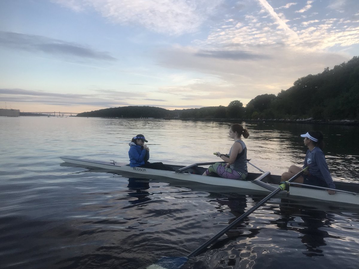 CoCoWoRow's tweet image. Beautiful night on the Thames yesterday- Awesome day of practice!