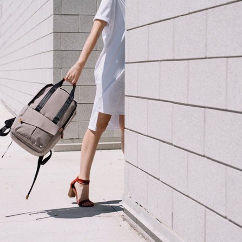LifestyleStore1's tweet image. Repost @pkgcarrygoods Running into the weekend like 🏃🏼♀#pkg #practicalstyle
#minimal #womenswear #details #minimalist #backpack #rosseau #mini #iconicstyle #organization #citylife #commute #pkg #praticalstyle ecs.page.link/EEA1