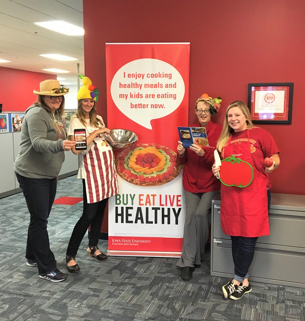 ISUExtPolk's tweet photo. #FunFactCyday: We offer nutrition education programs to help families eat well while saving money. After completing the Buy Eat Live Healthy program β45% of people ate more fruits and vegetables! Test out some healthy snacks this game day. #CydayFriday https://t.co/EPNMj6uHw9