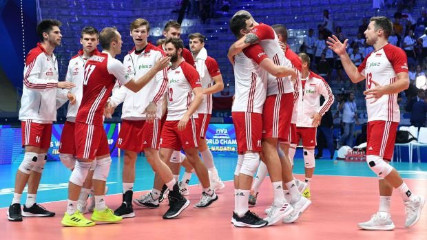 miro_kruk's tweet photo. #MŚ w siatkówce. Jakub Bednaruk: niech Włosi się martwią i liczą punkty.
My po prostu... grajmy🏐‼️
Szczegóły transmisji meczu #Polska – #Włochy:
@sport_tvppl 20:20
@TVP 21:05
#Transmisja #meczu: 21:15
Komentatorzy: Piotr Dębowski, Grzegorz Szymański @KurskiPL @TVPolakow_1 https://t.co/BhNL8ZOQy0