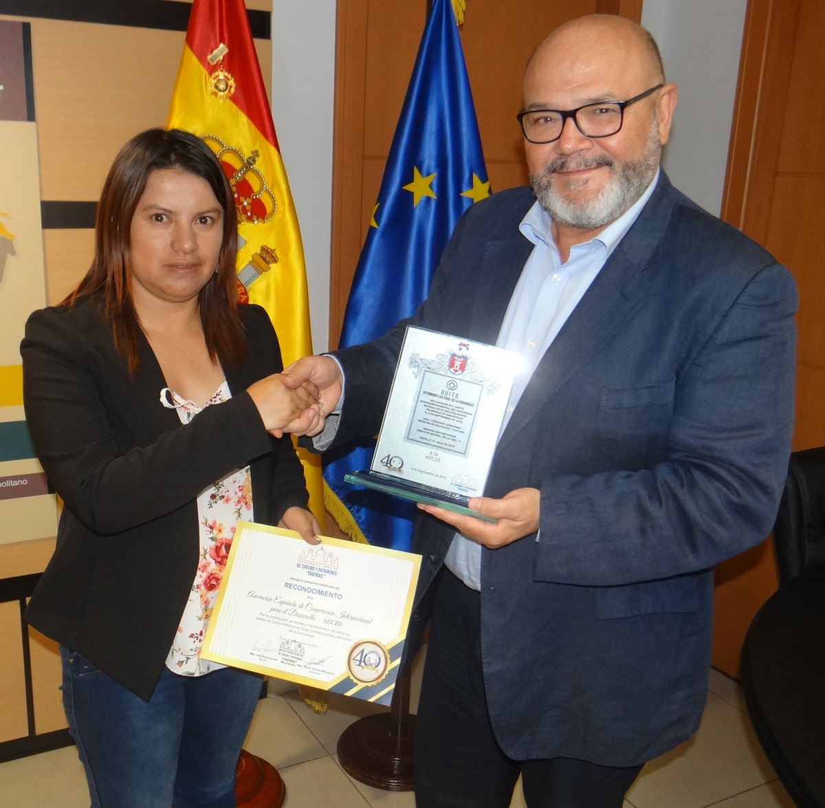 aecidecuador's tweet photo. El Instituto Yavirac - @InstitutoAloasi , especializada en turismo y patrimonio, entrega un reconocimiento a la @AECID_es en Ecuador por su contribución al rescate y mantenimiento de todos los bienes del Centro Histórico de Quito, Primera Ciudad Patrimonial de la Humanidad https://t.co/pWblNHjlzd