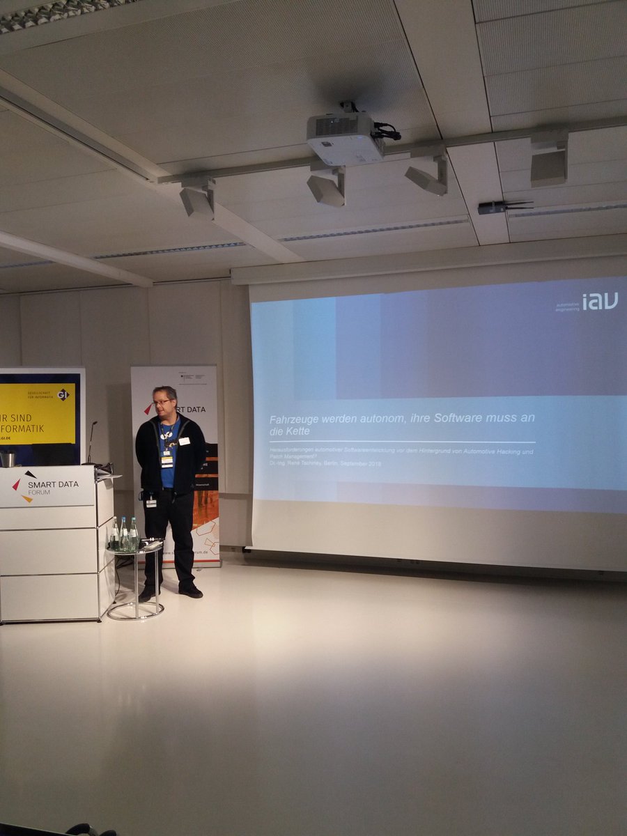 devcampIT's tweet photo. Nein das war noch nicht das Ende😎Es folgt noch eine Session 😍
@IAV_de und @LidlDigital beenden das #DevCamp in #Berlin und hinterlassen strahlende Zuhörer nach ihren Vorträgen🤓
Sei auch du dabei beim nächsten Dev Camp es lohnt sich✌
#weplaytech
#lidldigital https://t.co/f2XP2EEOe4