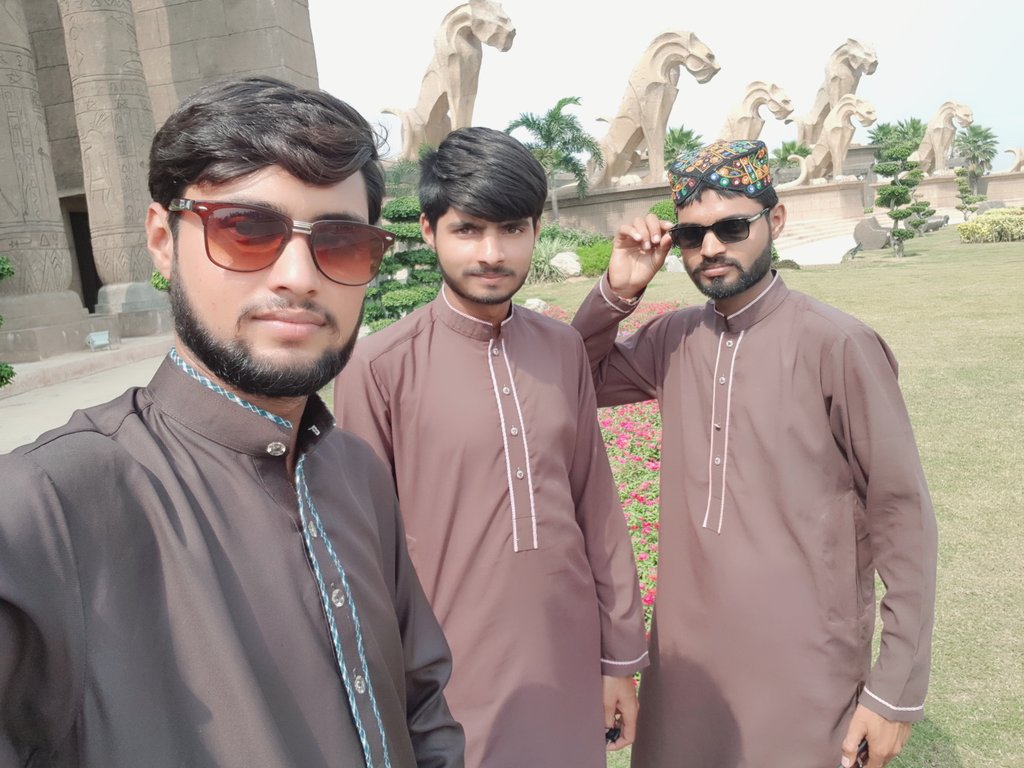mr_sarfraz29's tweet photo. #Mr_MeHaR
#_اپنی_شخصیت_کی_تجھے_کیا_مثال_دوں...!!!
😎
#_لوگ_جلتے_ہیں_جہاں_میرا__نام__آتا_ہے...!!!
👬
#_یاراں_نال_بہاراں_تے...
👨‍👦‍👦
#________________ویراں_نال_سرداری...!!!
   #MeHaR
#BroTHeRs https://t.co/nbKXNIKTPF
