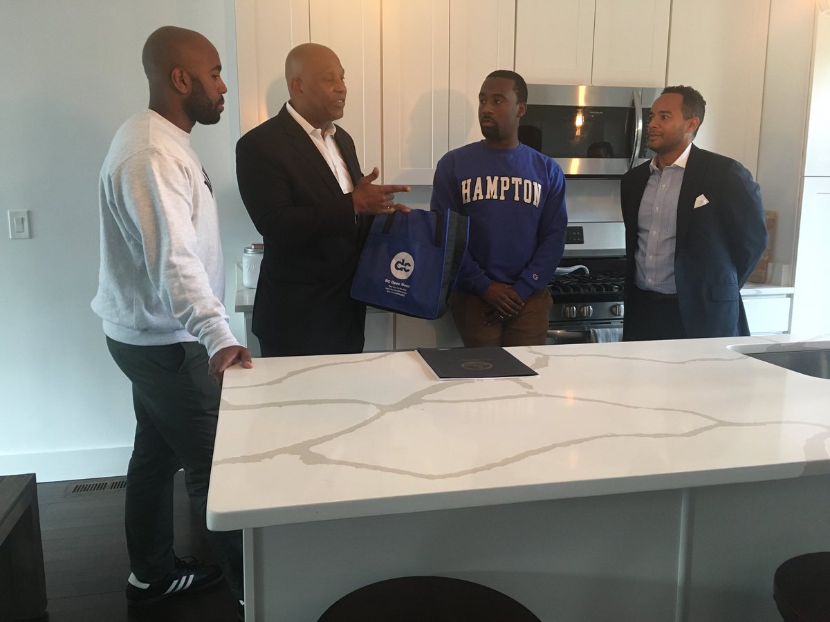 DCHFA's tweet photo. And of course our Executive Director @ToddLeeDCHFA came ready to present the new homeowners with a welcome gift bag from the DCHFA family. Congrats to these new homeowners and we look forward to helping more people become homeowners in the District. #dchfahip #RootsToRoofs https://t.co/k2FL74WQsg