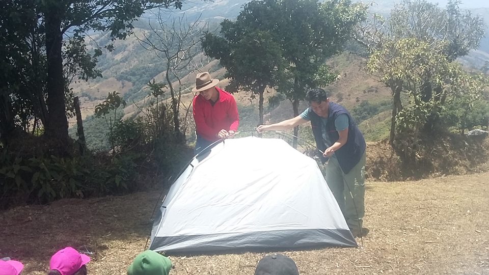 PozulTenencia's tweet photo. #Turismo en la provincia de #Loja, visita San Juan de #Pózul, visita el majestuoso cerro #Pircas.
Los asistentes a la Caminata recibieron recomendaciones como armar una carpa para acampar.
#Turismo
#Los4MundosDelSur
@Lenin @PonceDeLeonEC @serranodelsur @eleduja https://t.co/xOLcTs0trr