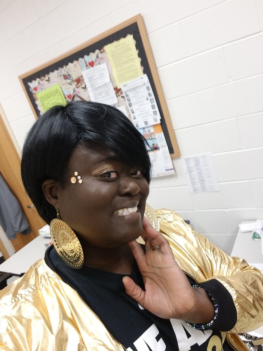 JaniceDecker18's tweet photo. I got my bling for Homecoming
#CTErocks #FHSHoCo2018 https://t.co/qMR2GgyK1p