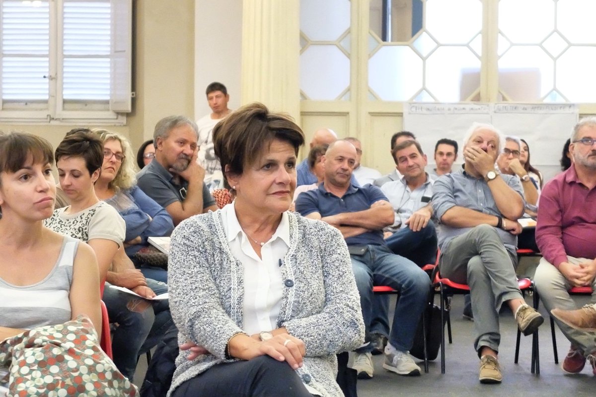sociolab_tweet's tweet photo. Relatori che ispirano e partecipanti che si confrontano e chiedono. Oggi portiamo la formula #crowdlab a #lucca per #circularifood il #percorsopartecipativo per scrivere il piano intercomunale del #cibo di Lucca #Capannori #Altopascio #Porcari a #VillaBasilica
#foodpolicy https://t.co/rfvdpm2x0p