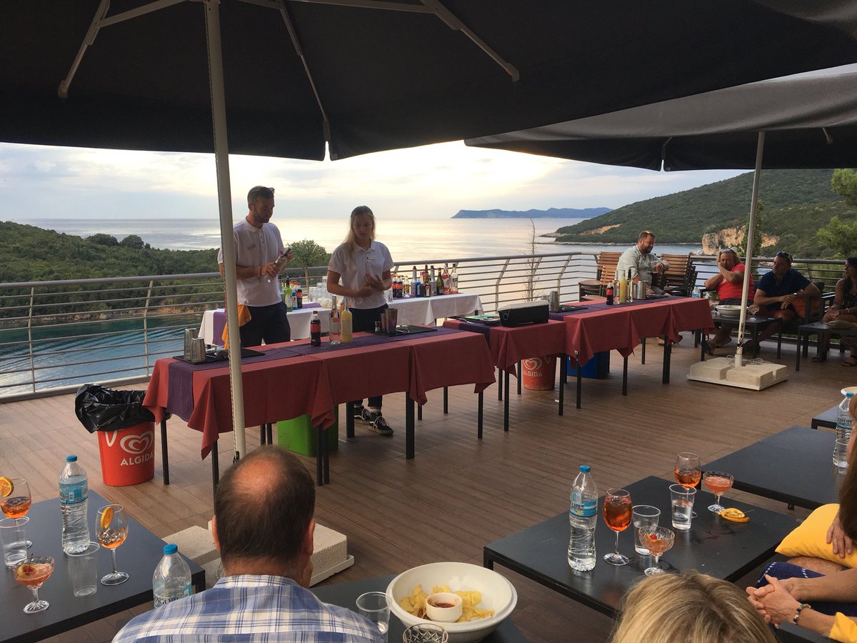 #cocktailmasterclass  @neilsonholidays Enjoy to learn how to make cocktails with a #view @NeilsonRetreat.