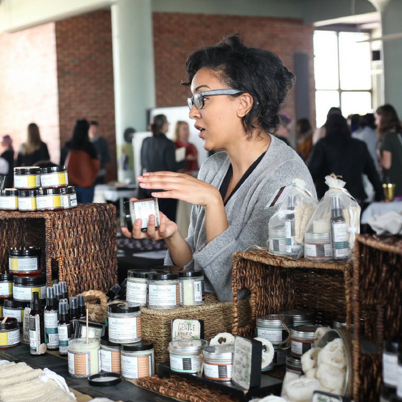 espinachebody's tweet photo. One of the hardest parts about being a 'maker' is also having to be a 'seller.' I'd rather just have genuine conversations with people or make more stuff -- which is usually how it goes! #espinache #whyspinach #maker #handmadebeauty #veganbeauty #handmadecosmetics https://t.co/VsdGAwylax