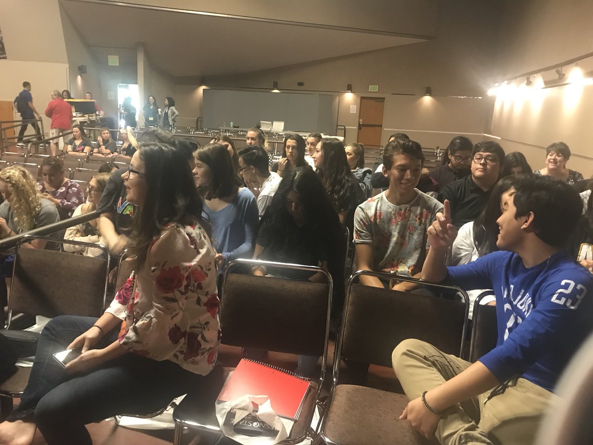 Teacher_Pathway's tweet photo. Count down 10 min...#MakeADiffernceTEACHconference https://t.co/gyaOM0APQy