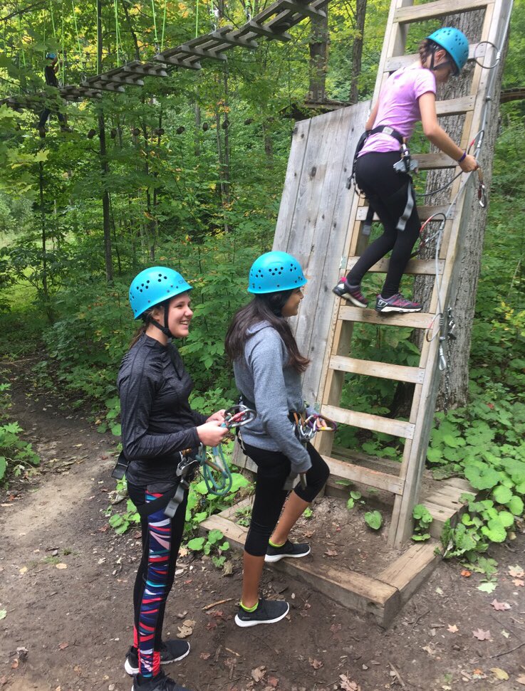 krmiller86's tweet photo. UPS Intermediates hanging in the trees today! #dontlookdown @HorseshoeResort @JamesLangner https://t.co/7eHQZq3V4q