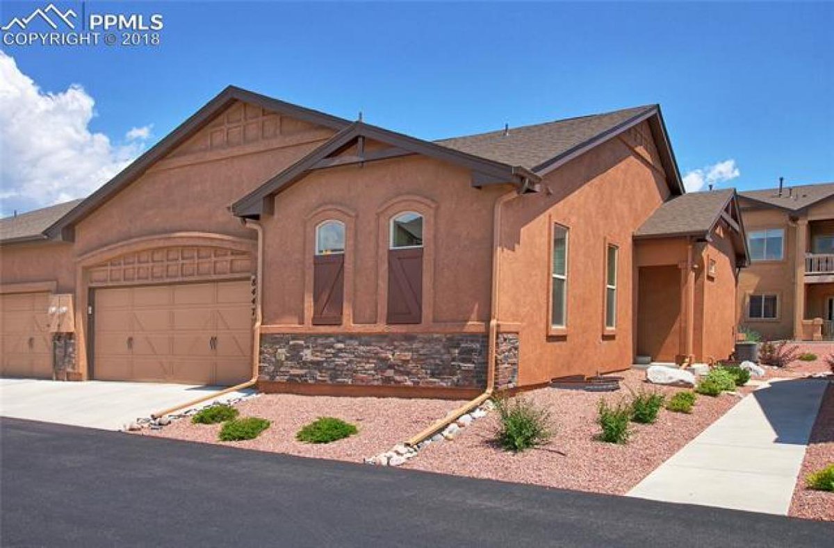 DCFaricy's tweet photo. It's deals like this that hardly ever stay on the market! #beautifulhome #homesweethome  https://t.co/irMCieRBe9 https://t.co/RkgJDm4oww