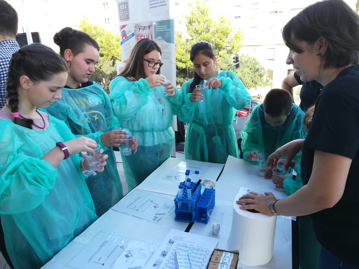 Nutrida representación de <a href="/_usj_/">Universidad San Jorge</a> en la NOCHE DE LOS INVESTIGADORES 2018 de <a href="/CaixaForumZgZ/">Caixa Forum Zaragoza</a>
"Wanderlust, pasión por descubrir". Una celebración que pretende acercar la figura del investigador a los ciudadanos. ¡¡Felicidades por el éxito!!