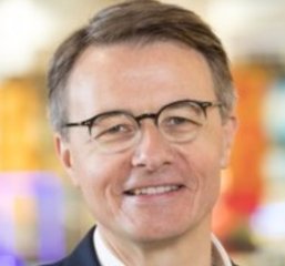 RDaubigny's tweet photo. Dominique Schelcher, PDG de Système U, "Dans un parcours de vie on prend trois ou quatre décisions qui orientent le reste du chemin." https://t.co/lqhL6Mcc8T / via @MatAubinaud  itw @schelcher  #management #dirigeant #entreprise https://t.co/M6HmrsYApu