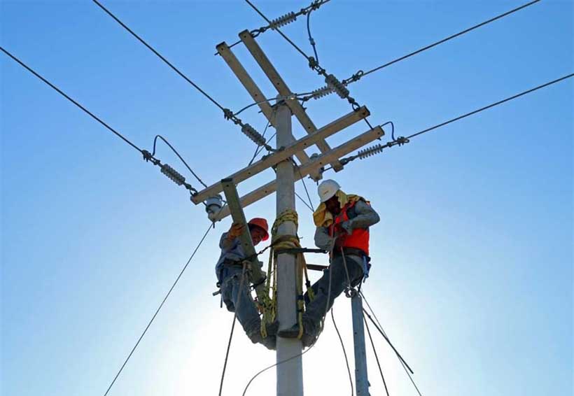 CONCANACO's tweet photo. #NoticiasConcanaco Los incrementos “excesivos” se produjeron por una “distorsión” en las fórmulas de las tarifas eléctricas. “Proponemos que se establezca una solución temporal e inmediata en lo que resta del año". #TarifasCFE https://t.co/GJINurgZ62 https://t.co/xrN6eu60pG