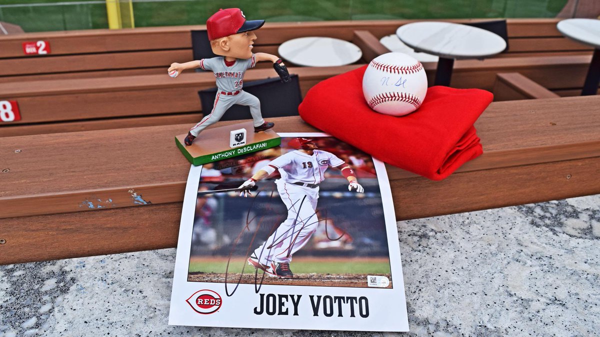 Reds's tweet image. 🚨 #REDS FAN APPRECIATION WEEK CONTINUES 🚨

RETWEET to enter to win an @ADeSclafani bobblehead, a baseball signed by @LilSenzii and an autographed Joey Votto 8x10! Must enter by 11 a.m. ET, Saturday 9/29. #ThanksRedsFans