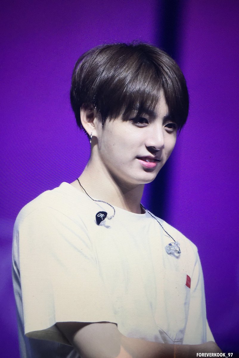 Jeon0191's tweet photo. He is like an angel, sent from heaven😇😘💞❤️❤️❤️🍒💓💝💕💛💛💛💛✨👑😊🍅💞💞❤️👶💎🐰🌻💛 #LoveYouJungKook #정국 #정국이는_9월의_첫번째_기적 #AMAs #BTS #JUNGKOOK #BTSLoveYourselfTour @BTS_twt @FOREVERKOOK_97 https://t.co/H5lW6H0bWP