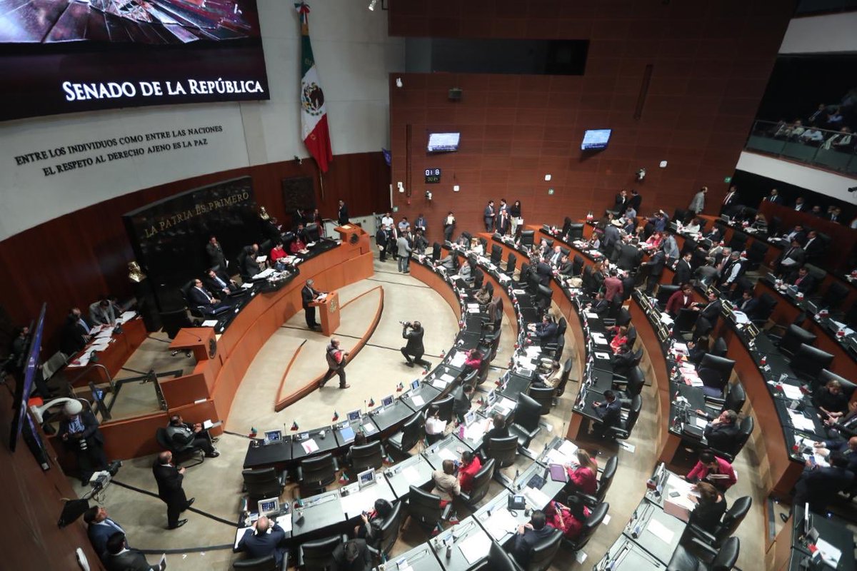 El Pleno del <a href="/SenadoMexicano/">Senado de México</a> aprobó ayer por unanimidad y de urgente resolución el exhorto del #GPPRD para que el Gobierno Federal establezca las bases para fijar un #SalarioDigno de 176.72 pesos diarios en todo el país a partir de enero de 2019. #mm