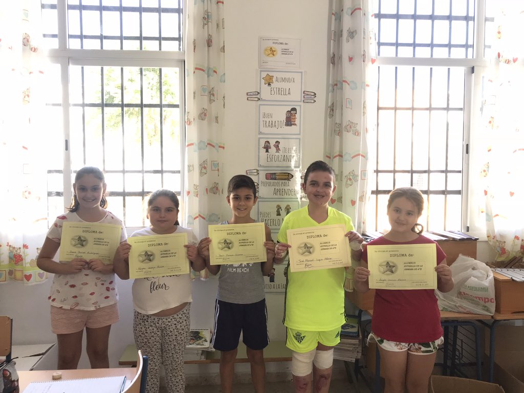 armonicae's tweet photo. Alumn@s ESTRELLA de la semana #dedicación #esfuerzo #trabajocooperativo #valores #motivación #constancia #solidaridad #CeipSantaAna #CuartoB https://t.co/BVumDtJjVG