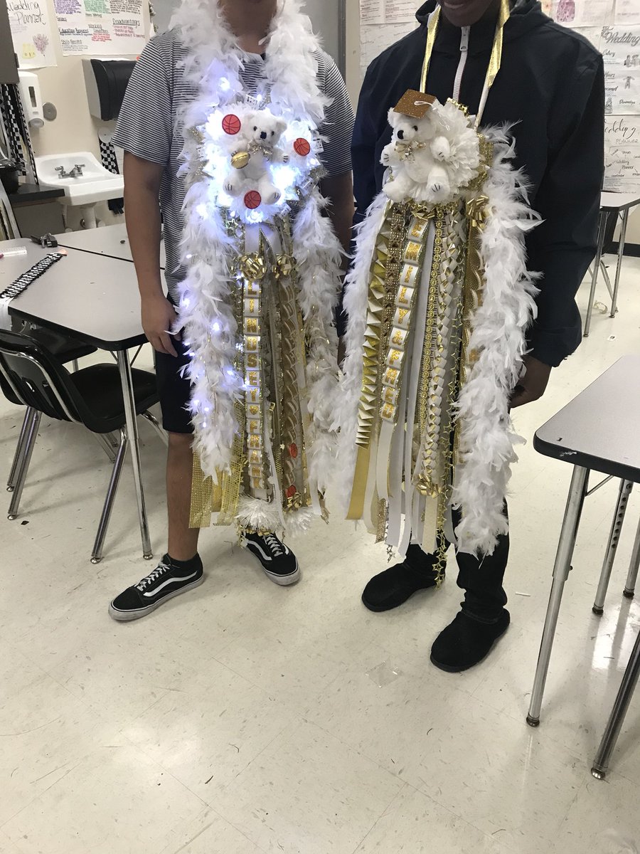planocte's tweet photo. It is mum making season in floral design! #CTEConnects https://t.co/gKRyTxy5dU