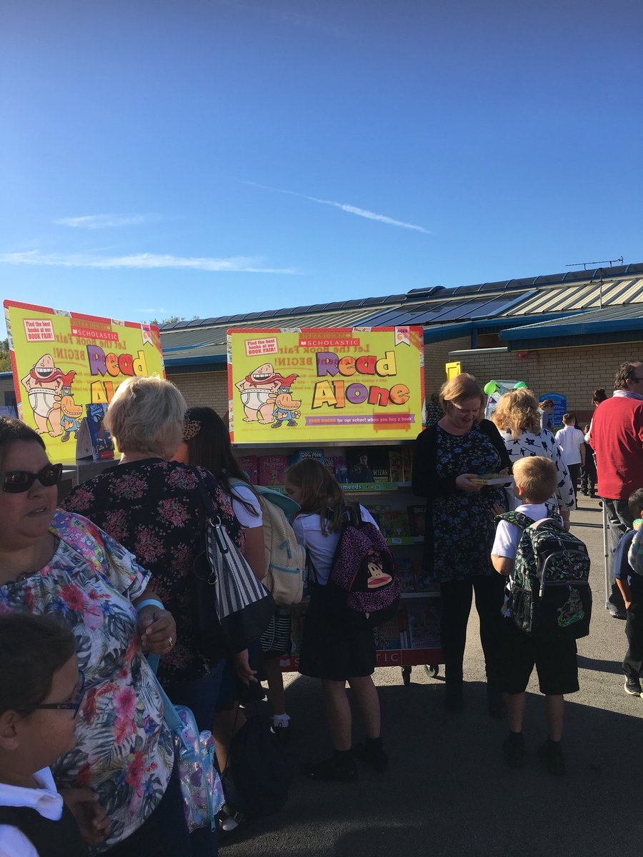 MandleMrs's tweet photo. Ideal sunny day to host our book fair outside @YO304YL. Great way to enthuse and encourage the children  to read. #readingskillsforlife https://t.co/nynA1TGh1T