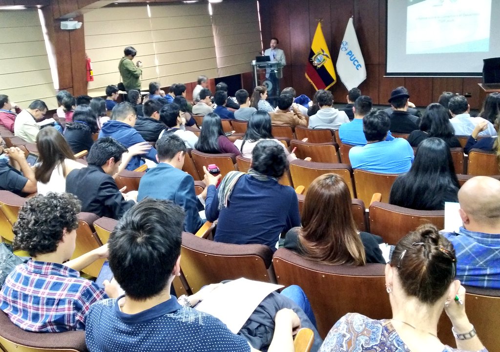 pabelml's tweet photo. Casa llena en @PUCE_Ecuador, iniciamos ponencia sobre #RestauraciónConservadora en América Latina y en el contexto económico mundial. Seminario Taller: Informe sobre Comercio y Desarrollo 2018.

En vivo, por el FB Live de @PuceIIE_
📲 https://t.co/fTr0ccqRE6

Seminario #PuceIIE https://t.co/xzPKpQxDO1