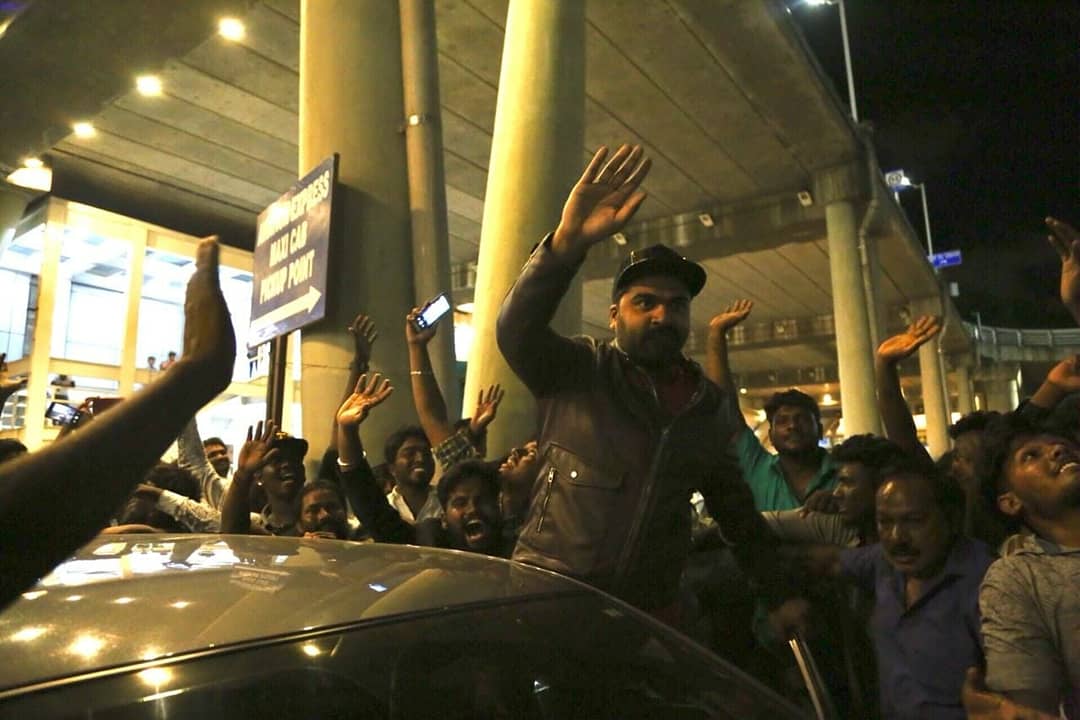 kalakkalcinema's tweet photo. #KingEthiReturns #STR returned from Georgia #VanthaRajavaThaanVaruven  #STR #CCV #strwithsundarc https://t.co/RUt58GAUdY