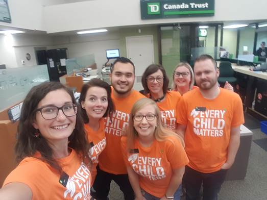 JordanManalo_TD's tweet photo. The TD Elliot Lake Team showing their ORANGE!  
#everychildmatters #indigenouscircle #tdcanadatrust #community #tdorangeday #SJM https://t.co/zwdbxdtprK