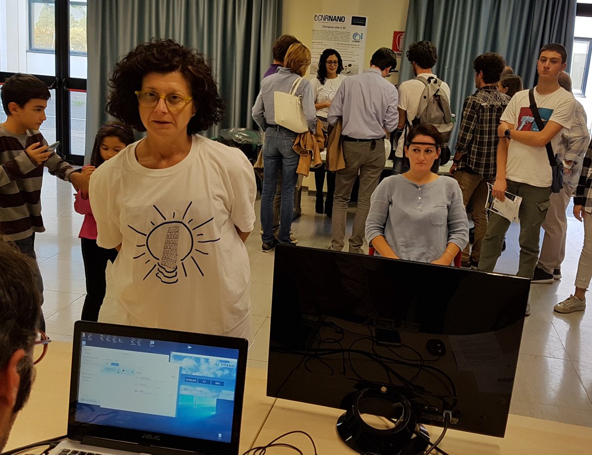 massimowww's tweet photo. @silabcnr Casco EEG al #Bright18 https://t.co/zj5fuS7x7E