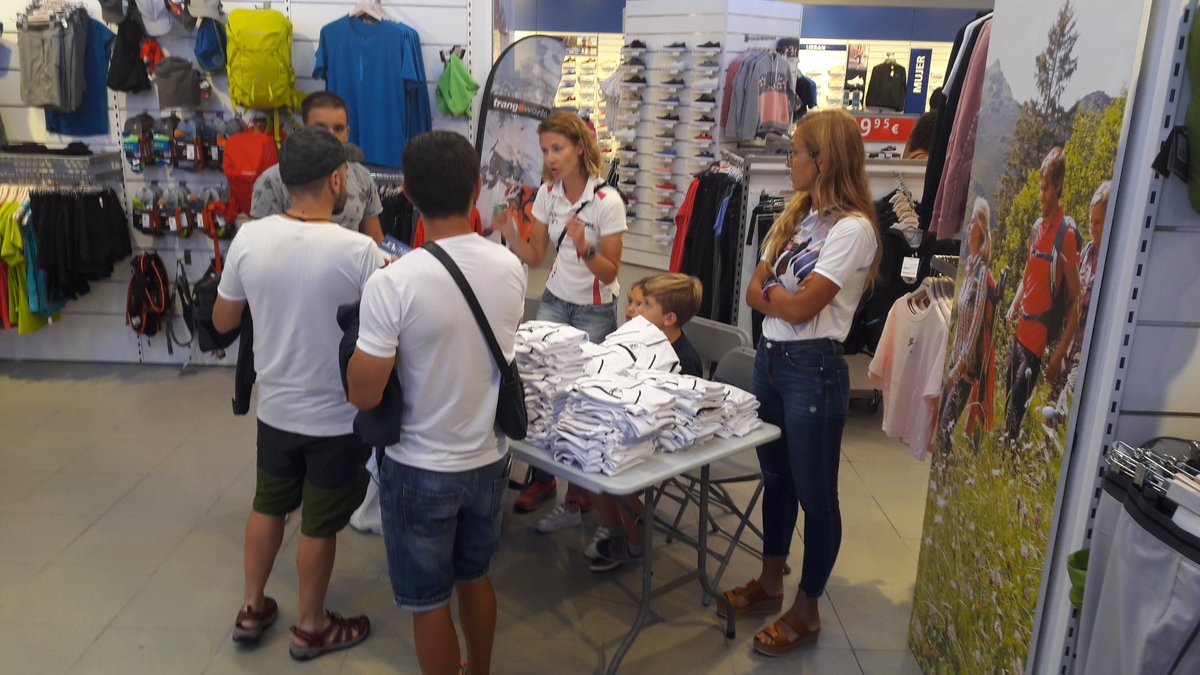 faroafaro's tweet photo. Recogiendo las prendas finisher que tanto han costado conseguir. 
En breve estrenamos el vídeo de esta edición. 

#TenerifeAlpinultras https://t.co/UkcUfK9qV9