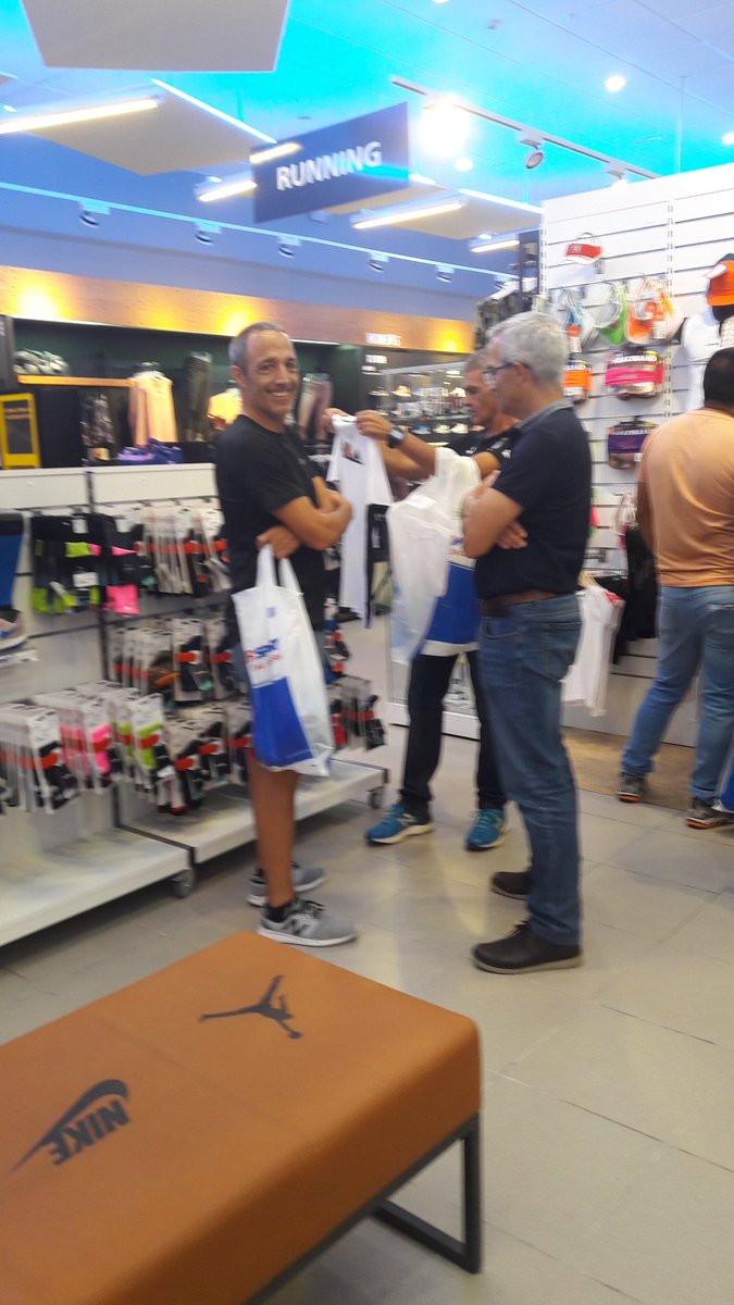 faroafaro's tweet photo. Recogiendo las prendas finisher que tanto han costado conseguir. 
En breve estrenamos el vídeo de esta edición. 

#TenerifeAlpinultras https://t.co/UkcUfK9qV9