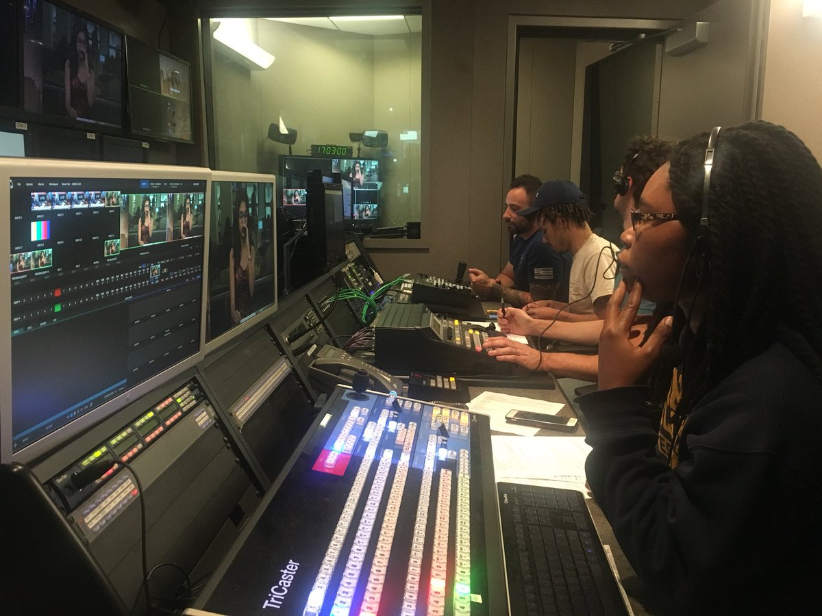 NaomiYane's tweet photo. Esther Shittu dons her producer hat (headset) for #broadcastdeadline
#newmarkj18 #newmarkjreports #controlroomchronicles https://t.co/Og35WxuRM9