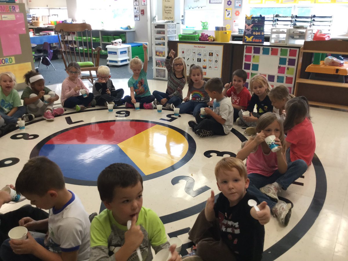 joyce_jevans's tweet photo. Fun making spider soup today for letter s https://t.co/I0e2llHIUf