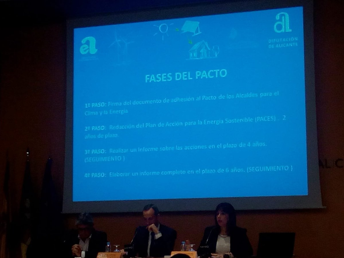 CMup2city's tweet photo. Estuvimos en la charla de movilidad eléctrica como estrategia para la reducción de emisiones, en #Alicante. Lalo explicó unas pequeñas pautas para entender la legislación actual del transporte eléctrico.
#infraestructura #puntosdecarga #recargabaterias #up2city #AVVE # https://t.co/aHYNj9ZYn6