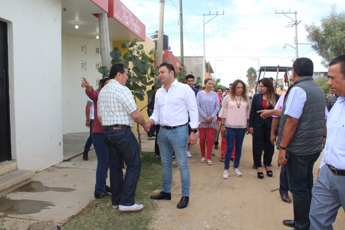 _RaulCruz_'s tweet photo. Con una inversión de 4.8 MDP se realiza la construcción de 2,080. 95 M2 de pavimento con concreto hidráulico de la calle Emiliano Zapata entre las calles de Nardos y Tulipanes y Tulipanes entre la calle Emiliano Zapata y Paraíso de la Col. Ampliación Santa Lucía. https://t.co/IO8hW2HON8
