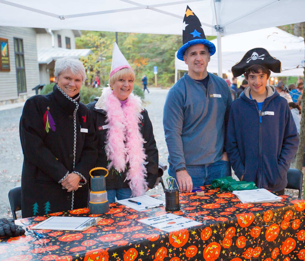 RestonOnline's tweet photo. Volunteers: We need your help for this year's Halloween House and Trick-or-Treat Trail! Details: https://t.co/d94pgThemH

@VolunteerReston @restonnature #EnjoyReston #Reston #Halloween #volunteer #volunteering https://t.co/mGNumgFajL