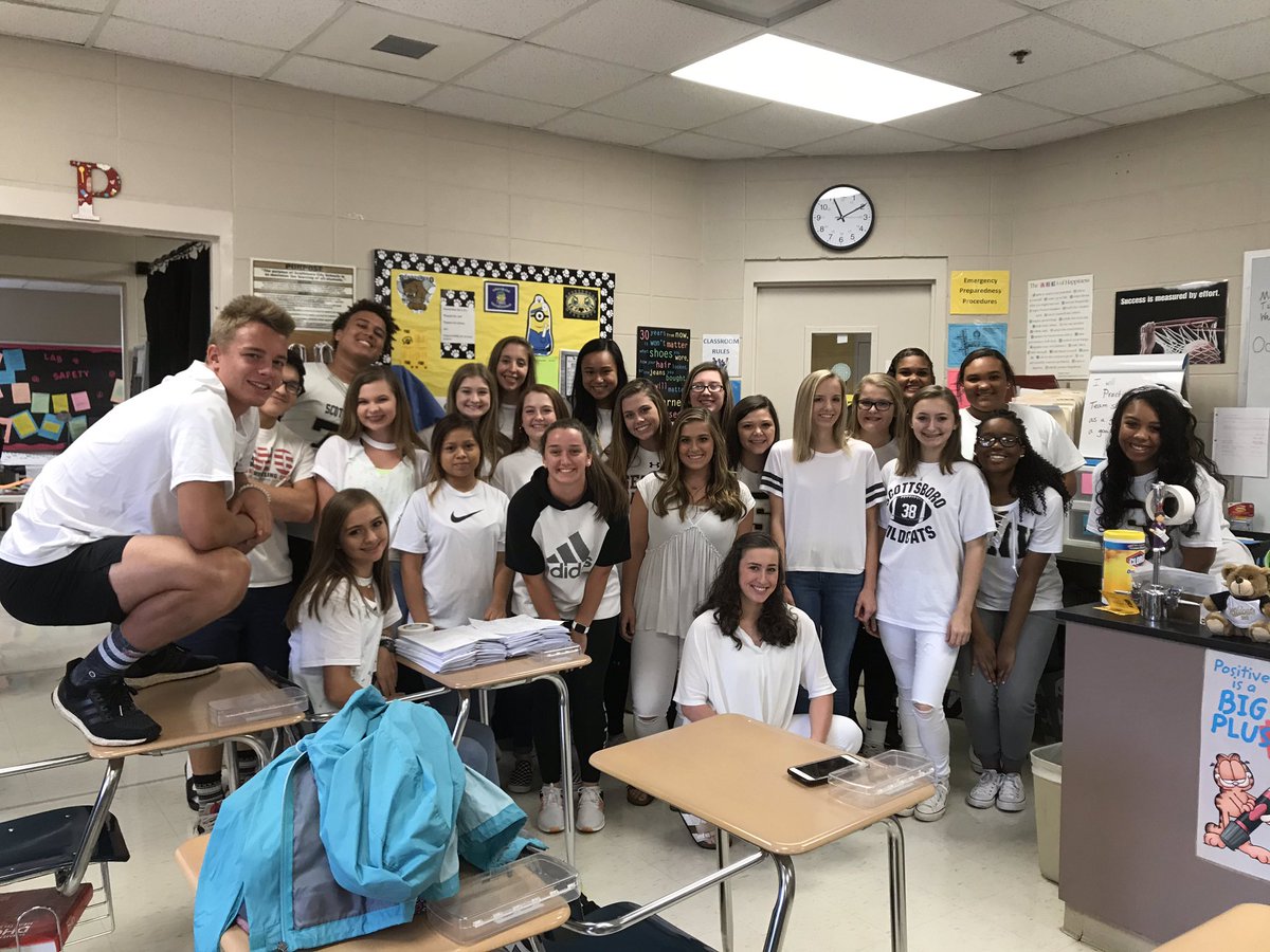 kp2051sct's tweet photo. HC Adv students ready for the whiteout pep rally today! #beatNJ! @SCT_Wildcats https://t.co/6kaP5my1Yx