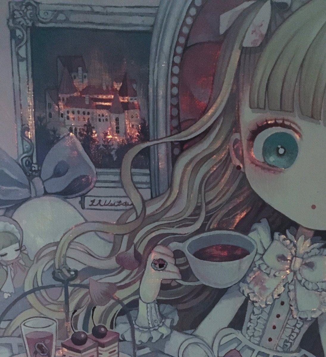 城咲ロンドン 最近描いてる絵で面白いなって思ったもの この写真太陽に向けてキャンバスをかざしてる んですが 絵の具があまりついてないところだけ光が漏れてる様子 絵の中のお屋敷がまるで輝いてるみたい 夜な夜なパーティかな それか燃えてるか