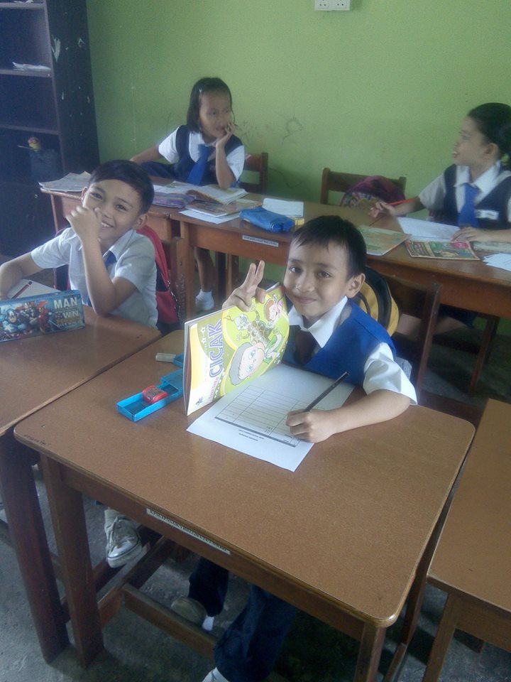 Apdicks_John's tweet photo. Ambil telefon utk tngok jam, mereka kata cikgu blh ambl gambar kami?...nahhhh...Budak plg nakal dengan pendiam... https://t.co/2ViYg6MWcb