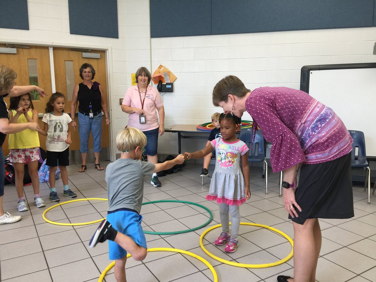 BritatheMs's tweet image. Our DHH family has so much fun during Social Group! Here we are playing a hopping game combined with Rock, Paper, Scissors! #weusesign #TheCLESWay #teacherofthedeaf #socialgroup #weloveourjob #DeafEd #deafeducation #happiness