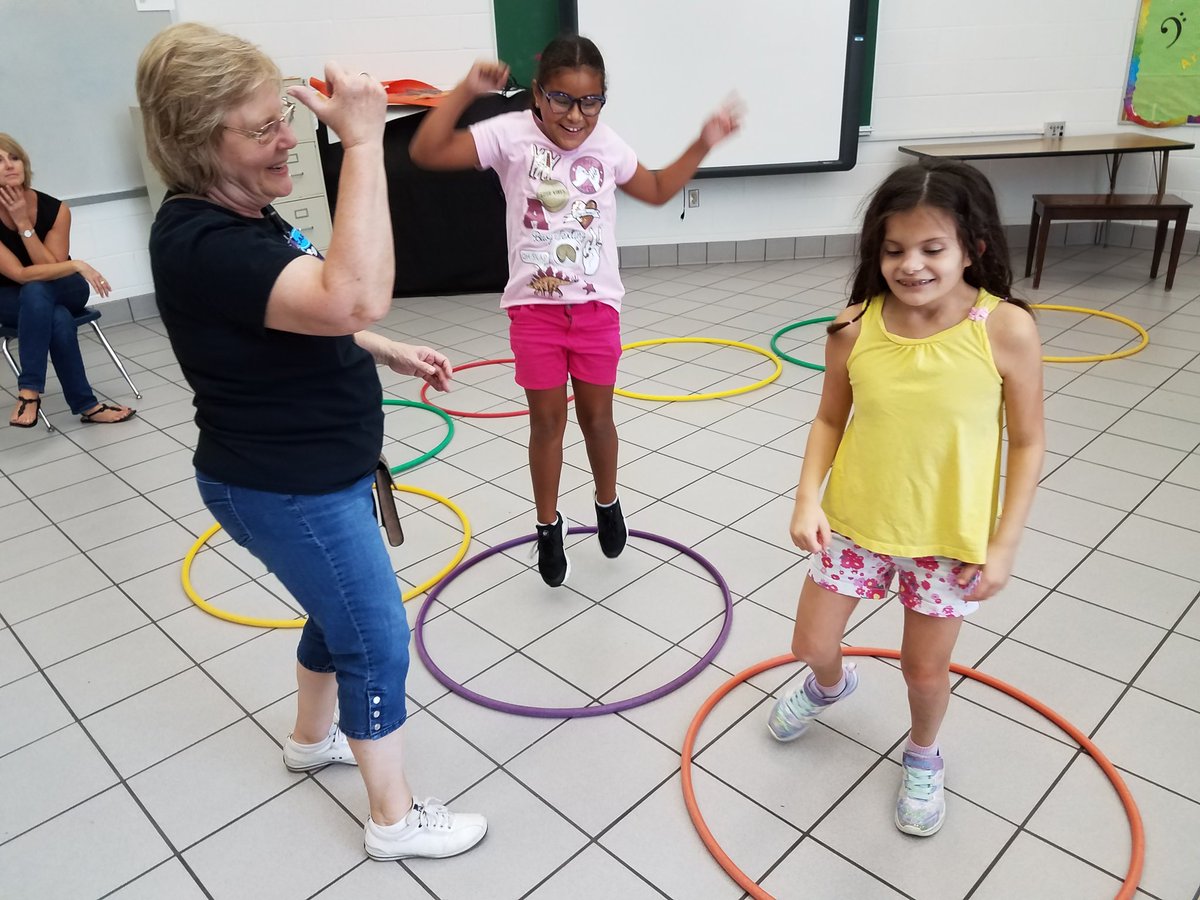 BritatheMs's tweet image. Our DHH family has so much fun during Social Group! Here we are playing a hopping game combined with Rock, Paper, Scissors! #weusesign #TheCLESWay #teacherofthedeaf #socialgroup #weloveourjob #DeafEd #deafeducation #happiness