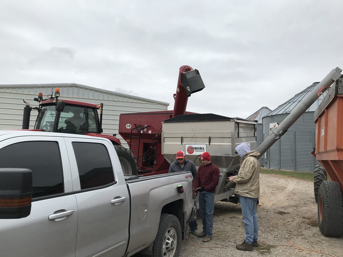 lukesamuelson2's tweet photo. Braving the cold with @PHAgronomist_EN at Bailey’s test plot this morning. Results coming soon.
PS If you’re reading this bring hot chocolate. Schnapps optional https://t.co/LL0ZvhHjzX