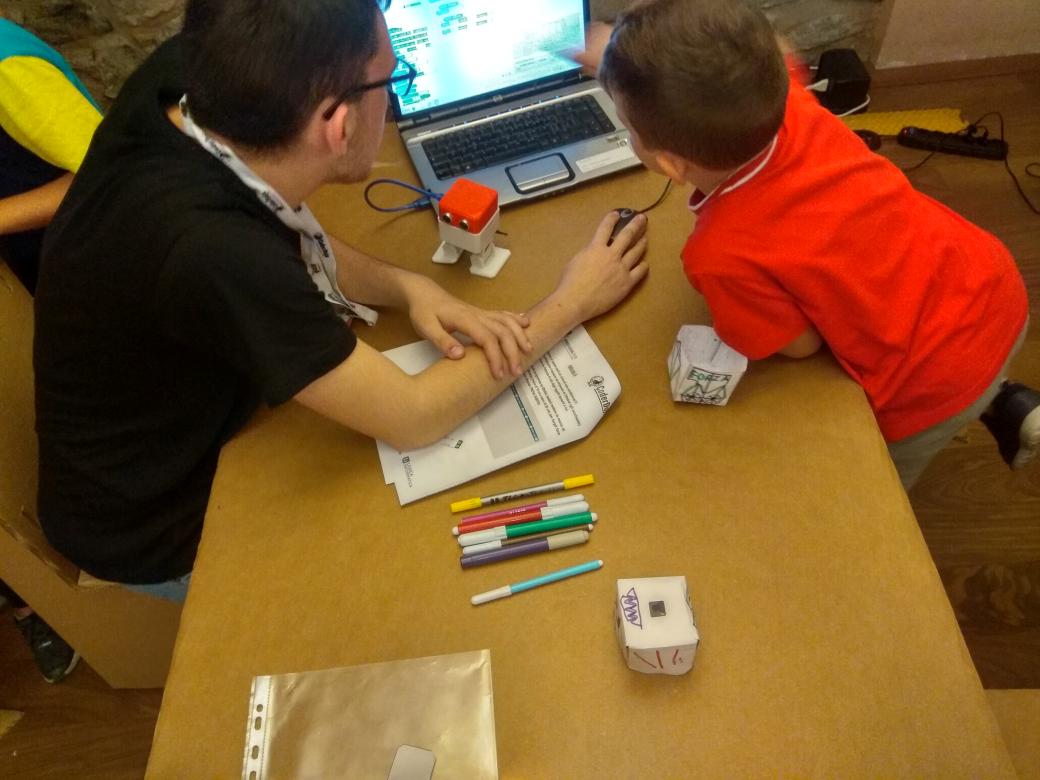 MindSharingTech's tweet photo. Fine primo turno! Adesso avanti tutta 🤖🎉 #morerobots #allnight #BEES #ERN18 #MSCANIGHT #MSCAction @CoderDojoSPQR @FrascatiScienza https://t.co/fSJKVr8rTi