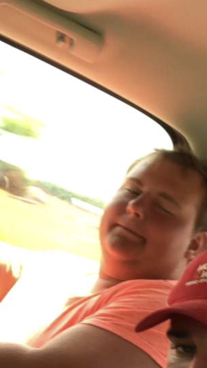Doops739's tweet photo. Happy birthday big boi @PeachesKelly12 https://t.co/a6YCfyfaeH
