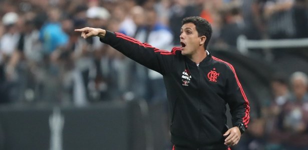 Rede98Oficial's tweet photo. #Sorteio98FC | O treinador Maurício Barbieri não é mais o técnico do Flamengo. Decisão acontece após derrota e eliminação para o Corinthians pela Copa do Brasil. Dorival Junior vem sendo especulado para o Fla!
📷Gilvan de Souza / Flamengo https://t.co/z8710jmBzs