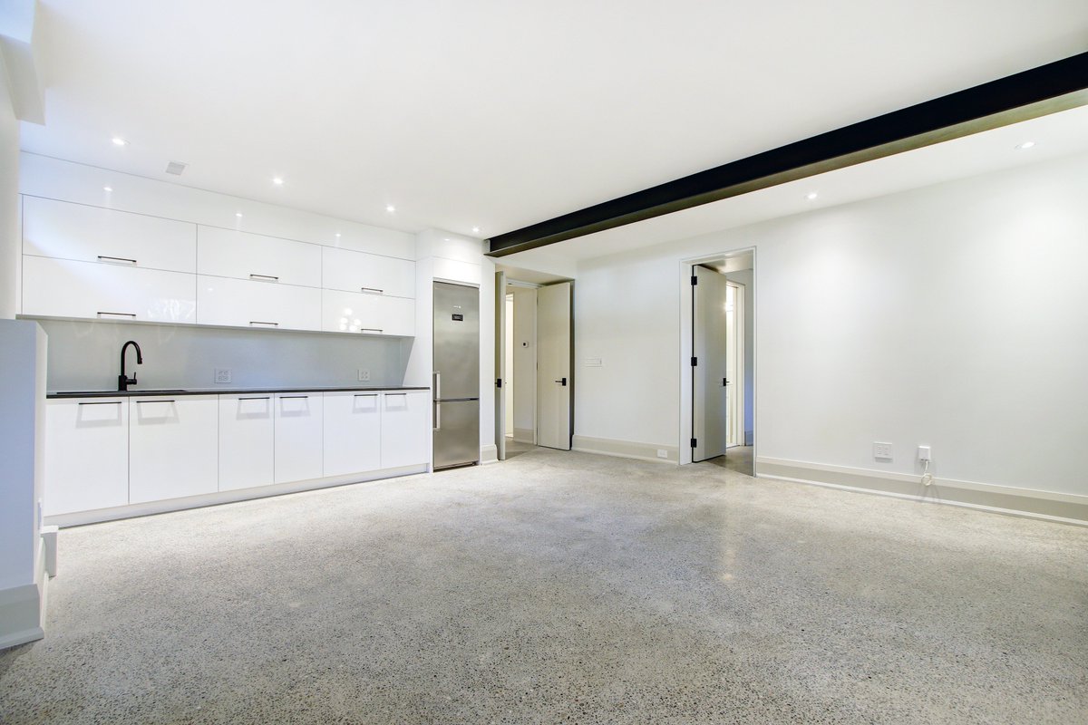 CoreAssetsRE's tweet image. Originally built in 1928, this charming home has been rebuilt from the ground up, then converted into 2 luxurious condominiums. The largest suite (126 Hudson) is a sprawling 2,616 square feet spanning over two floors - the main &amp;amp; lower level. Details here: bit.ly/2xWYOo1