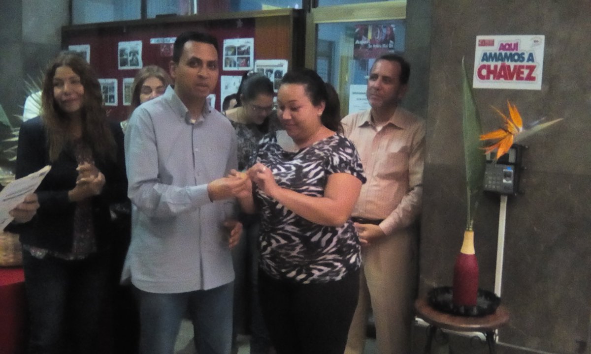 IACTP_MPPSP's tweet photo. #AHORA En agradecimiento por los Años de Servicio y la Ardua Labor Realizada en esta Institucion @IACTP_MPPSP Reconoce a sus Trabajadores. @irisvarela @mspenitenciario @juancbs77 @direccioniactp @francox44 https://t.co/byix1ALGii
