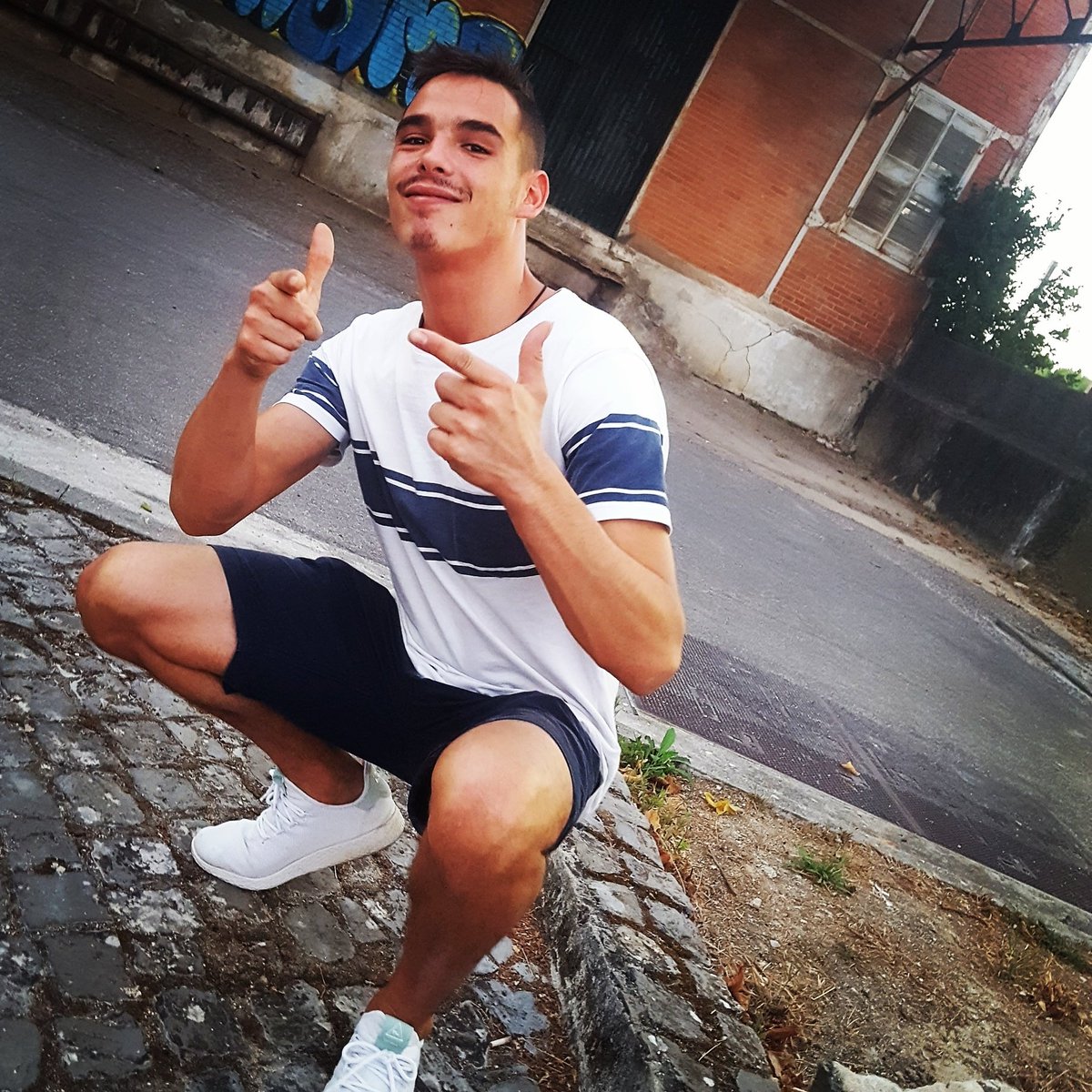 "Não tente ser uma pessoa de sucesso. Em vez disso, seja uma pessoa de valor" – Albert Einstein