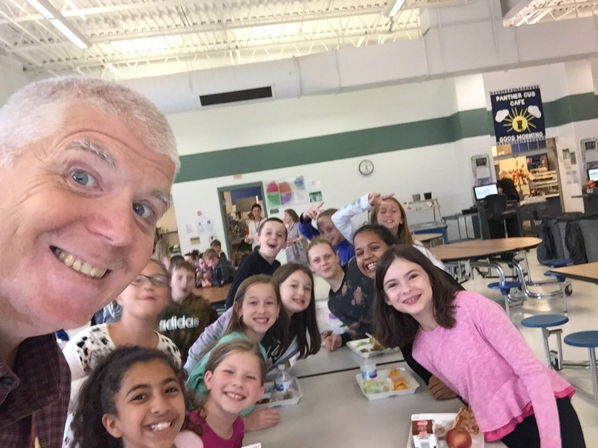 ThomasAdamakos's tweet photo. Having lunch with Grade 5- WOO HOO!! #PESseptember18 https://t.co/SbUvsNhTAg