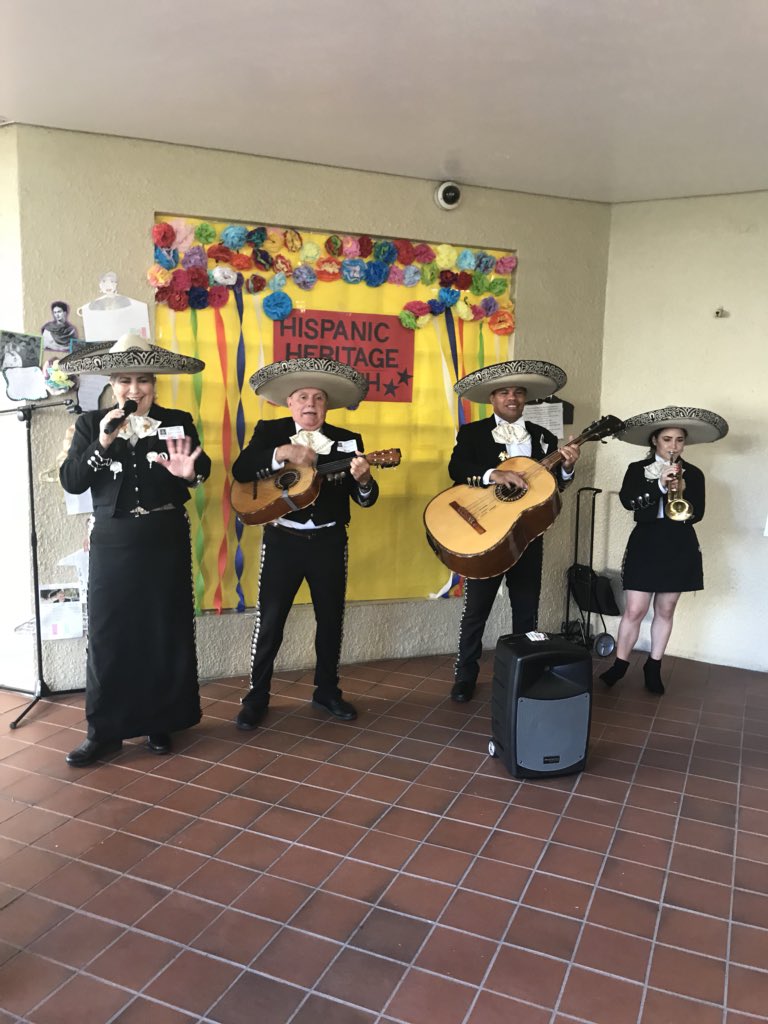 IBPeskoeK8's tweet photo. Celebrating Hispanic Heritage at Peskoe! Mariachi’s in the House! #bearnation #peskoek-8 @mdcps https://t.co/fN65v8DqEM